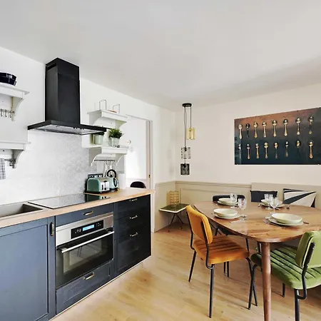 Beautiful 2br - 4p Republique Temple