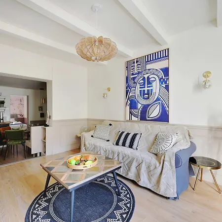 Beautiful 2br - 4p Republique Temple