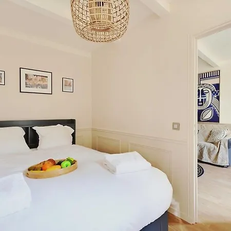 Beautiful 2br - 4p Republique Temple Apartment