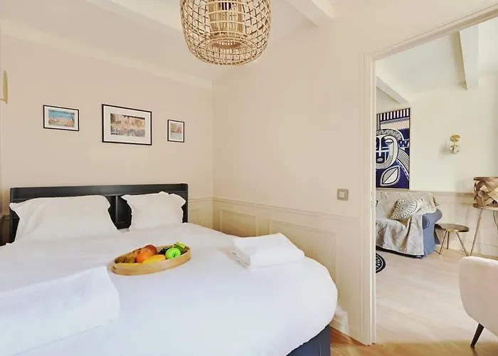 Beautiful 2br - 4p Republique Temple Apartamento