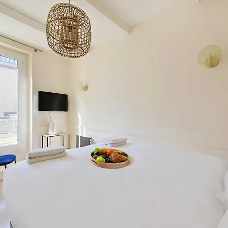 Beautiful 2br - 4p Republique Temple